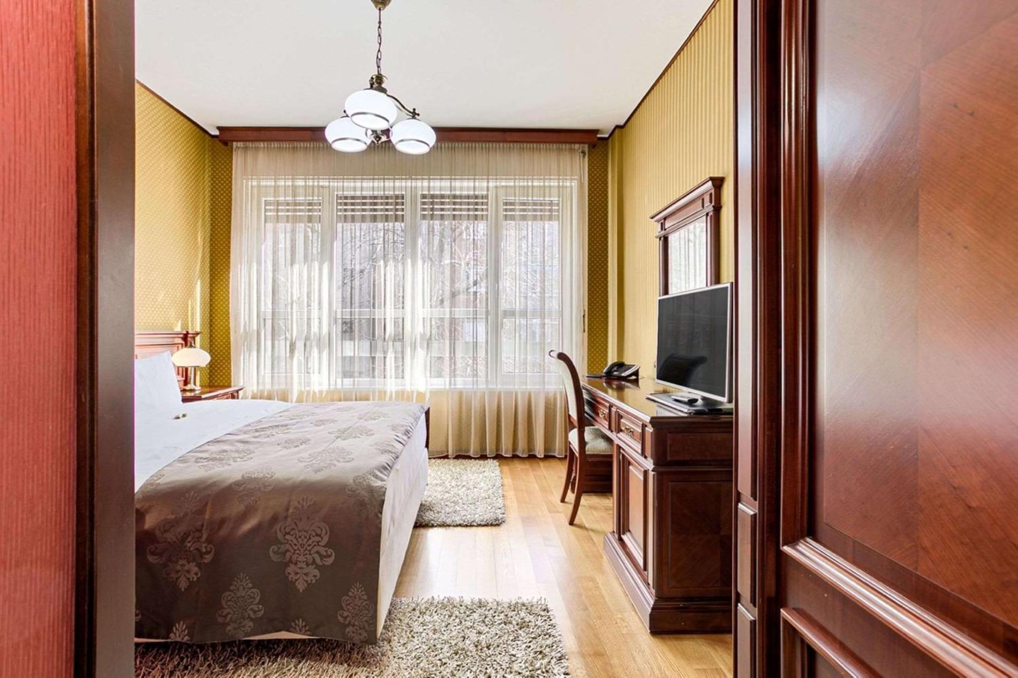 Best Western Central Hotel Арад Экстерьер фото