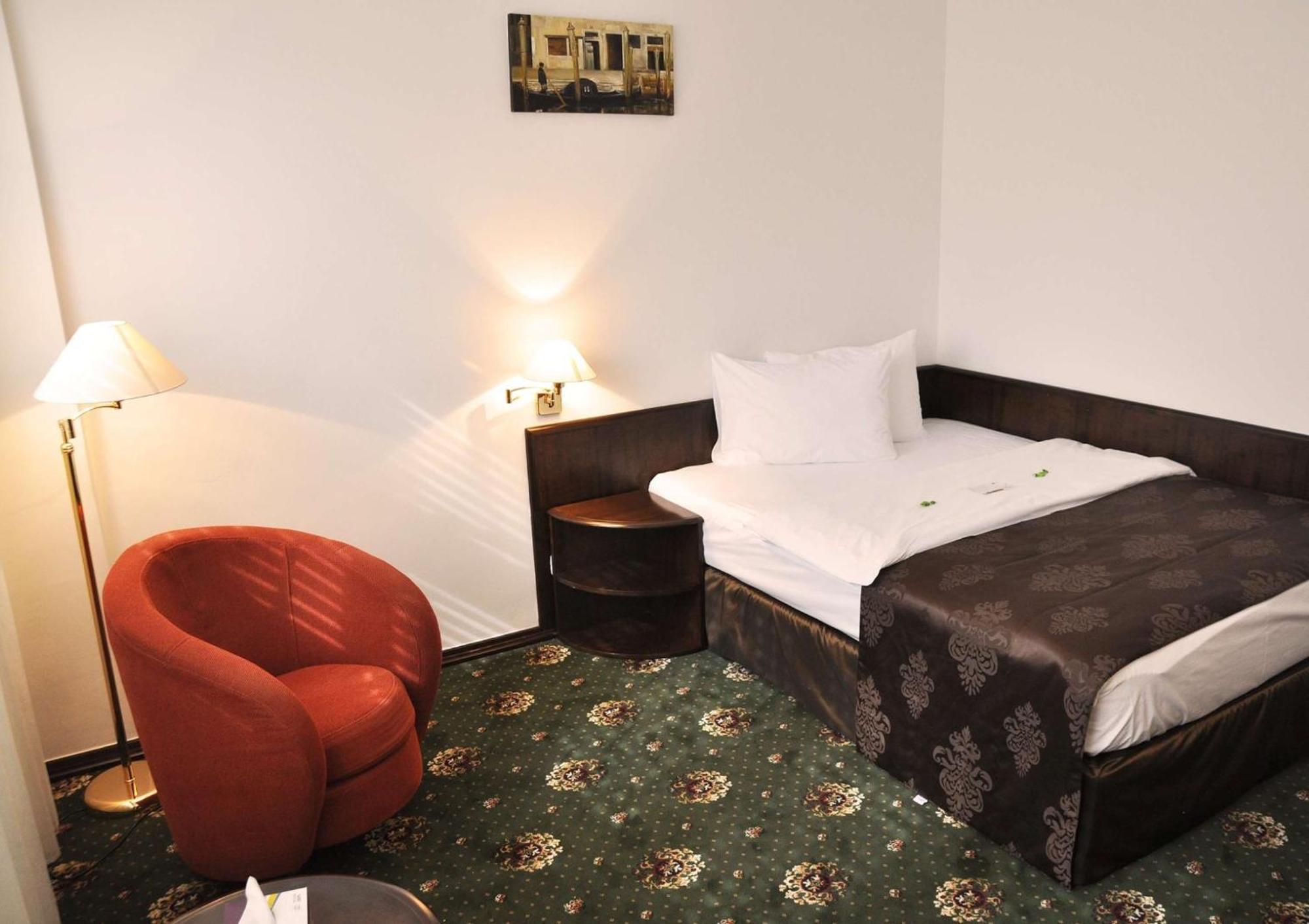 Best Western Central Hotel Арад Экстерьер фото