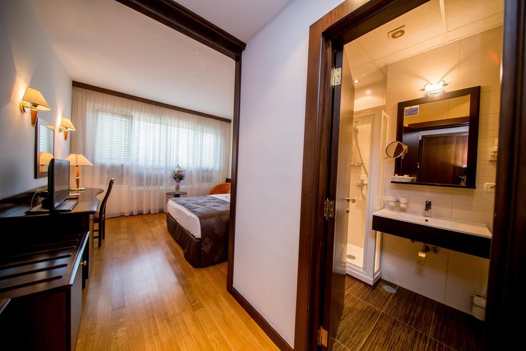 Best Western Central Hotel Арад Экстерьер фото