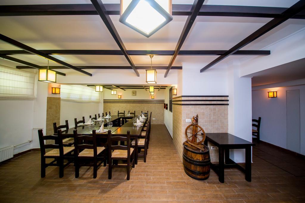 Best Western Central Hotel Арад Экстерьер фото