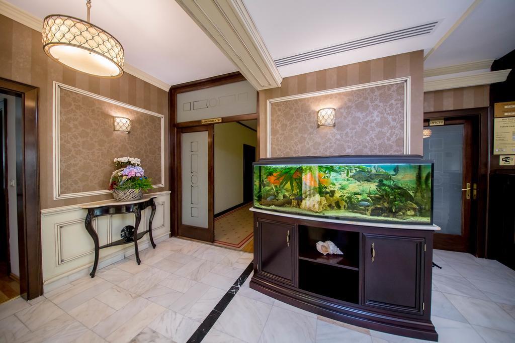 Best Western Central Hotel Арад Экстерьер фото
