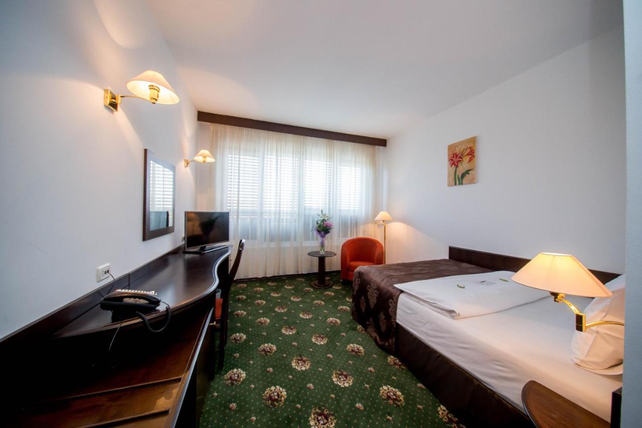 Best Western Central Hotel Арад Экстерьер фото
