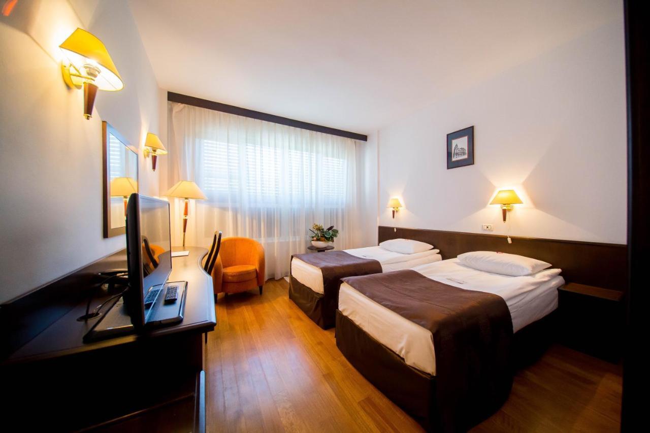 Best Western Central Hotel Арад Экстерьер фото